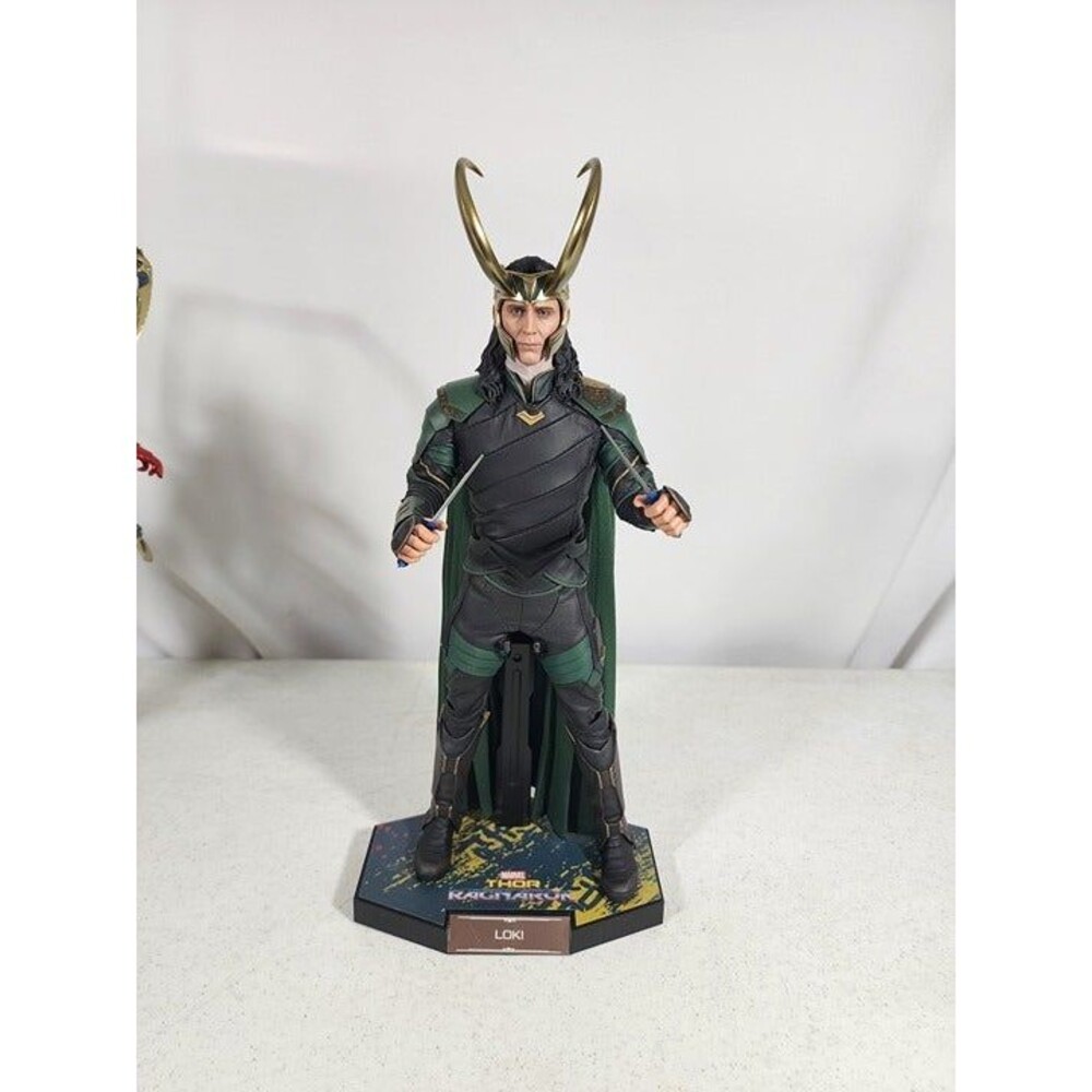 Hot Toys LOKI